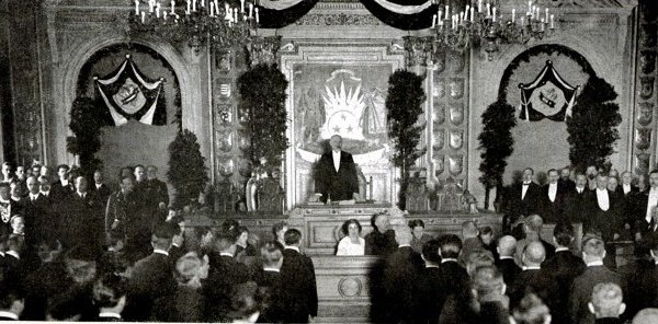Sveicam Jūs Latvijas valsts pastāvēšanai nozīmīgajos svētkos - Satversmes sapulces sasaukšanas 100.gadadienā! Sveicam Jūs Latvijas valsts pastāvēšanai nozīmīgajos svētkos - Satversmes sapulces sasaukšanas 100.gadadienā!